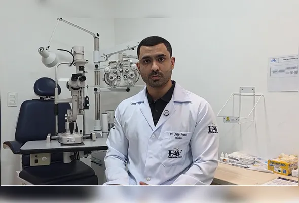 Segundo Júlio França, o metanol, ao ser ingerido, é metabolizado em compostos que alteram a acidez do sangue, comprometendo o metabolismo do organismo