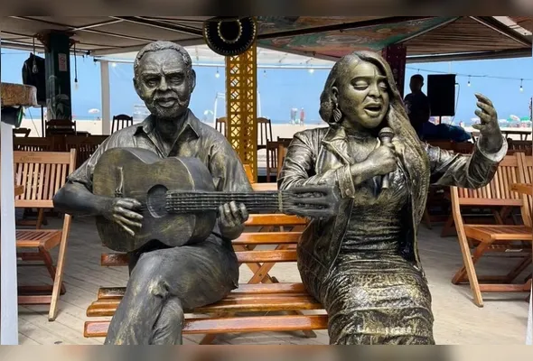Imagem ilustrativa da imagem Estátua de Preta Gil é inaugurada em Copacabana ao lado da de Gilberto Gil