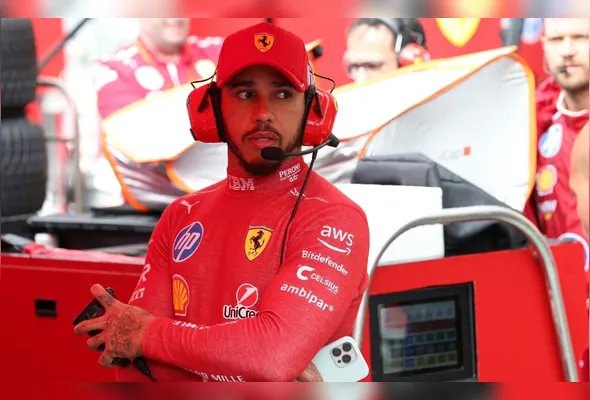 Imagem ilustrativa da imagem Hamilton aposta em recuperação com a Ferrari no Azerbaijão
