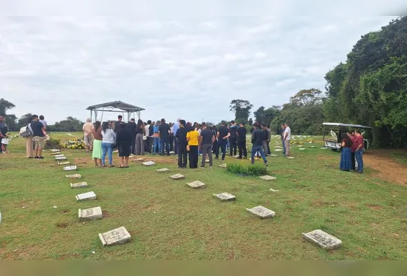 Motociclista morreu após colidir com um carro e cair da Segunda Ponte, próximo à entrada de Jardim América, em Cariacica, na noite de sexta-feira (12)