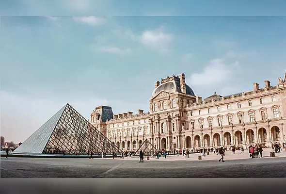 Imagem ilustrativa da imagem Museu do Louvre fecha após invasão e roubo de joias