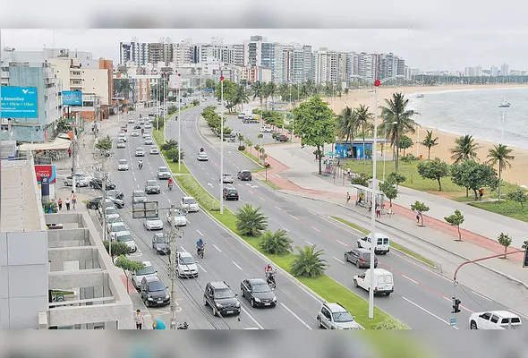 Avenida Dante Michelini, na Praia de Camburi