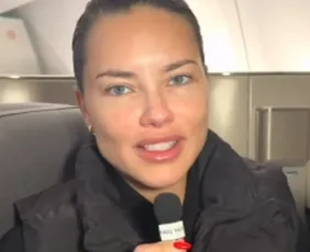 Imagem ilustrativa da imagem Adriana Lima vende casarão em Los Angeles por R$ 68,9 milhões