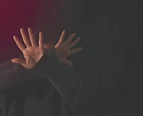 Imagem ilustrativa da imagem Nova tecnologia no ES vai vigiar agressor de mulher em tempo real