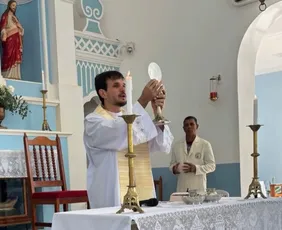 Imagem ilustrativa da imagem Padre Patrick celebra missa no primeiro dia do ano em Santa Teresa