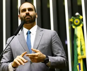 Imagem ilustrativa da imagem Após cassação, Eduardo Bolsonaro diz que perda do mandato é 'medalha de honra'
