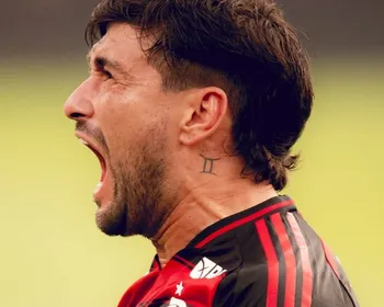 Imagem ilustrativa da imagem Arrascaeta faz melhor temporada no Flamengo e celebra título do Brasileirão