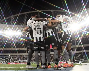 Imagem ilustrativa da imagem Botafogo faz 3 a 0 no Vasco e consolida posição no G-6 do Brasileirão