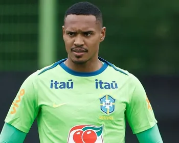 Imagem ilustrativa da imagem Com Hugo Souza lesionado, Ancelotti convoca o goleiro John, ex-Botafogo