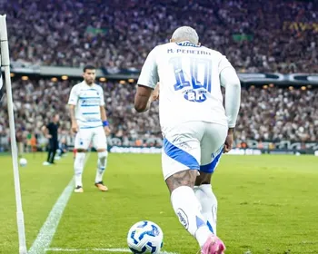 Imagem ilustrativa da imagem Cruzeiro empata com Ceará e sai da briga pelo título do Brasileirão