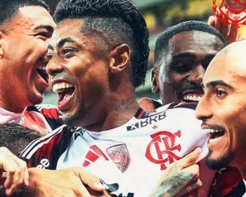 Imagem ilustrativa da imagem Flamengo aproveita expulsões, rebaixa Sport, assume ponta e seca Palmeiras