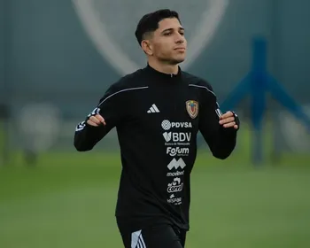 Imagem ilustrativa da imagem Fluminense fecha com Savarino e entra em campo animado