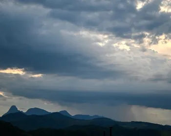 Imagem ilustrativa da imagem Inmet emite novo alerta de chuvas intensas para todo o ES; veja cidades em risco
