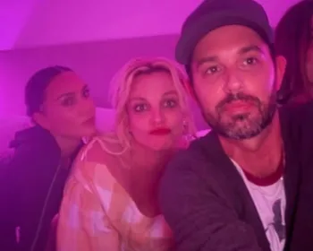 Imagem ilustrativa da imagem Kim Kardashian recebe Britney Spears para noite do pijama na Califórnia