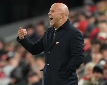 Imagem ilustrativa da imagem Liverpool massacra Real Madrid, supera noite de gala de Courtois e cola no topo