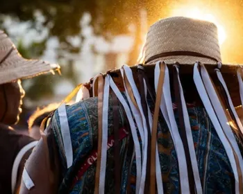 Imagem ilustrativa da imagem Mestre Alcides leva o congo ao Delírio Tropical nesta quarta