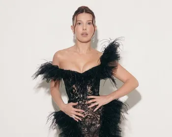Imagem ilustrativa da imagem Millie Bobby Brown se revolta com fotógrafo em pré-estreia: 'Sorria você'