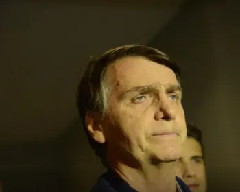 Imagem ilustrativa da imagem Médicos de Bolsonaro falam em 'confusão mental' e suspendem remédio