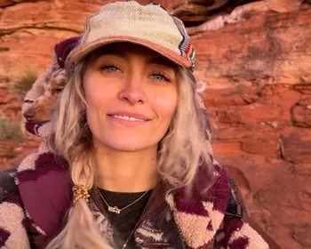 Imagem ilustrativa da imagem 'Não é uma vida fácil', diz Paris Jackson sobre desafios da sobriedade