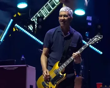 Imagem ilustrativa da imagem Pat Smear sofre acidente e Foo Fighters anuncia substituto