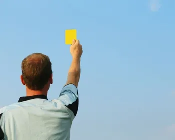 Imagem ilustrativa da imagem STF entende que forçar cartão amarelo não basta para manipular resultado