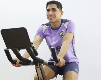 Imagem ilustrativa da imagem Savarino pede reunião com técnico do Botafogo para definir futuro