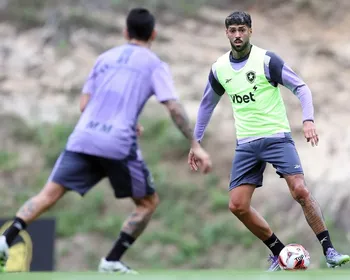 Imagem ilustrativa da imagem Sem poder contratar jogadores, Botafogo atrasa salários do elenco