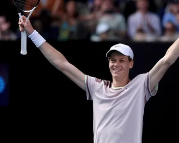 Imagem ilustrativa da imagem Sinner derruba algoz de João Fonseca; Djokovic alcança 400ª vitória em Grand Slams