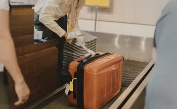 Imagem ilustrativa da imagem Anac prevê alta no preço de passagens aéreas com volta da mala de graça