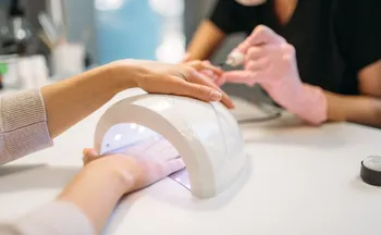 Imagem ilustrativa da imagem Anvisa proíbe substâncias usadas em esmalte de gel