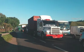 Imagem ilustrativa da imagem Caminhoneiros dizem que vão cruzar os braços a partir desta quinta-feira
