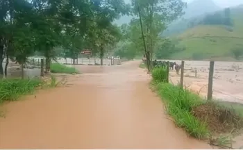 Imagem ilustrativa da imagem Chuva causa transtornos na Região Sul do ES e Caparaó