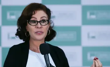 Imagem ilustrativa da imagem Comissão da Câmara aprova perda de mandato de Carla Zambelli com ajuda do centrão