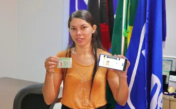 Imagem ilustrativa da imagem "Custo era muito alto", diz doméstica após se tornar 1ª brasileira a tirar nova CNH