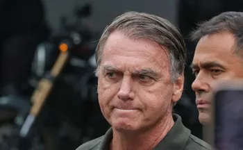 Imagem ilustrativa da imagem Defesa de Bolsonaro reitera pedido por cirurgia e prisão domiciliar