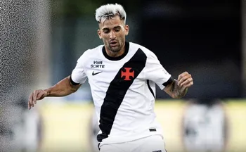 Imagem ilustrativa da imagem Diniz escala reservas e Vasco amarga empate contra o Nova Iguaçu no Carioca