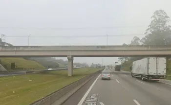 Imagem ilustrativa da imagem Homem morre após ser arremessado de viaduto e cair na Rodoanel, em SP