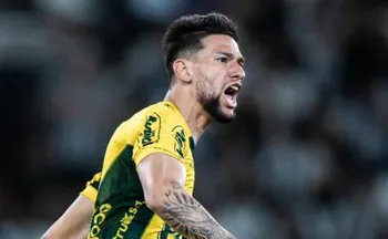 Imagem ilustrativa da imagem Jemmes desembarca no RJ para assinar com o Fluminense e frustra planos do São Paulo