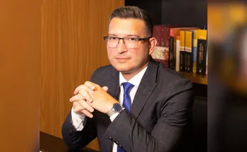 Imagem ilustrativa da imagem Justa causa para empregado que usa celular ao dirigir ou furta marmita do colega