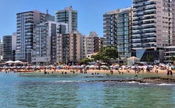 Imagem ilustrativa da imagem Mais de 900 ônibus devem chegar a Guarapari até o Réveillon