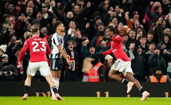 Imagem ilustrativa da imagem Manchester United derrota Newcastle e se aproxima do G-4 do Campeonato Inglês