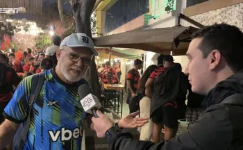 Imagem ilustrativa da imagem Morador do ES, botafoguense participa de festa rubro-negra em Lima: 'passar faixa'