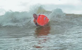 Imagem ilustrativa da imagem Neymara Carvalho e Luna Hardman vão participar do circuito de bodyboarding em SC