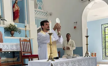 Imagem ilustrativa da imagem Padre Patrick celebra missa no primeiro dia do ano em Santa Teresa
