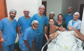 Imagem ilustrativa da imagem Piloto que ficou sem andar após acidente recebe tratamento inédito