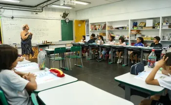 Imagem ilustrativa da imagem Professores podem acumular cargo público, decide Congresso