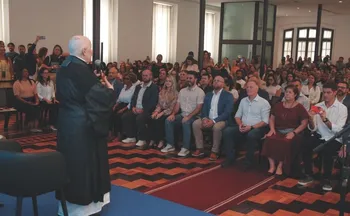 Imagem ilustrativa da imagem Rede Abraço: atendimento gratuito contra o vício em drogas