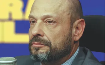 Imagem ilustrativa da imagem Robôs fraudaram assinaturas de aposentados, revela presidente