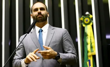 Imagem ilustrativa da imagem PF determina retorno imediato de Eduardo Bolsonaro ao cargo de policial federal