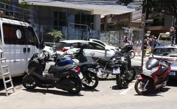 Imagem ilustrativa da imagem Sufoco para encontrar vagas de estacionamento nas praias do ES